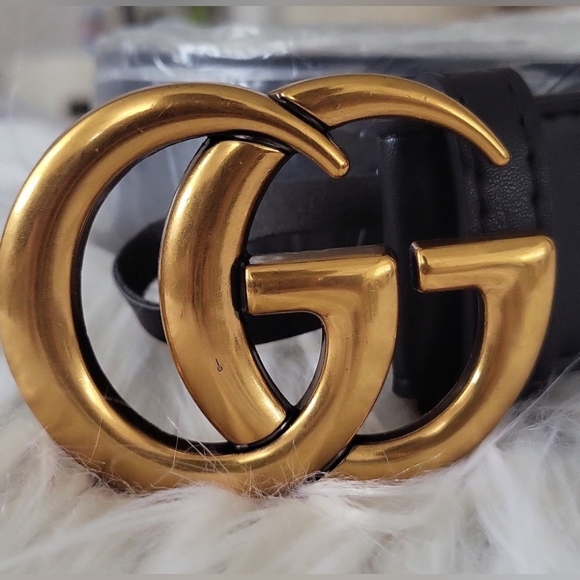 TRENDY! Designer Inspired Black Leather Belt With Brushed Gold Buckle - Picture 2 of 3